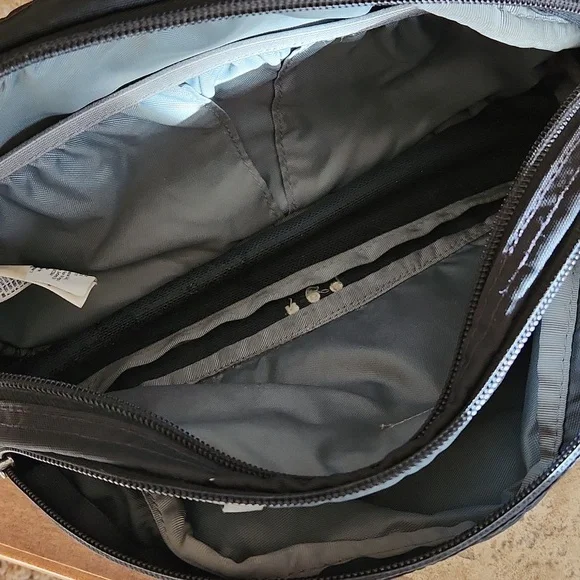 The North Face black womans belt bag - Picture 4 of 10
